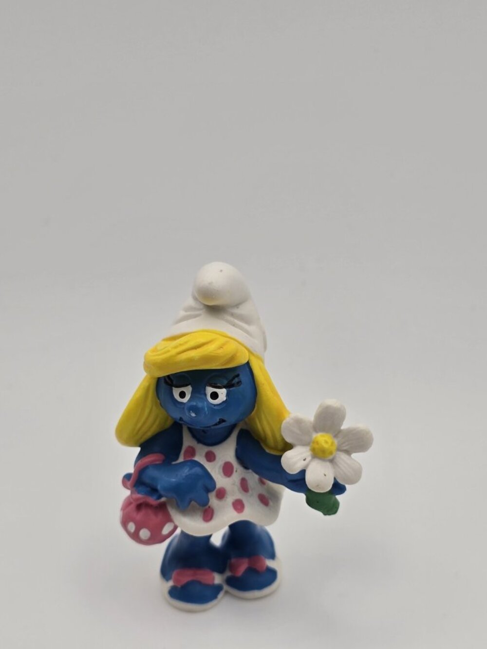 Smurf PVC Figure Smurfette Holding Flower And Purse ~ Schleich Peyo Collectible
